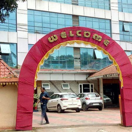 Sree Gokulam Sabari Hotel Chavakkad Eksteriør billede