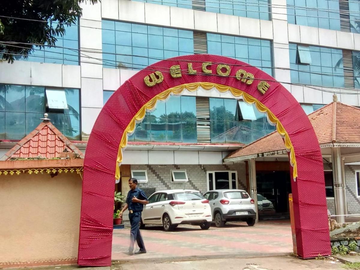 Sree Gokulam Sabari Hotel Chavakkad Eksteriør billede